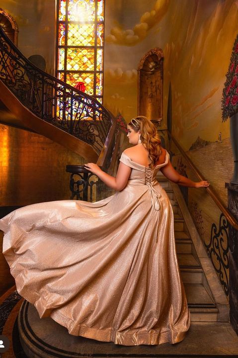 Quincea&ntilde;era photoshoot &mdash; champagne gown spiral staircase at The Cruz Building, Miami Visions Photography