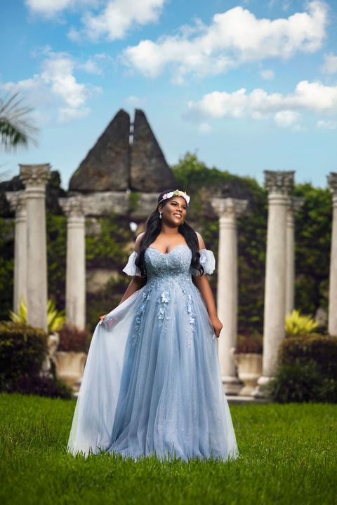 Quincea&ntilde;era photoshoot &mdash; blue gown stone columns at Villa Turqueza, Miami Visions Photography