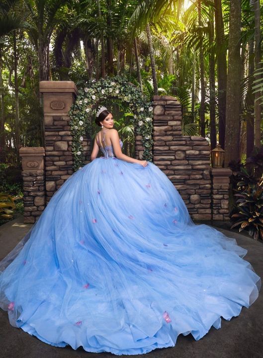 Quincea&ntilde;era photoshoot &mdash; periwinkle gown stone gate garden at Villa Turqueza, Miami Visions Photography