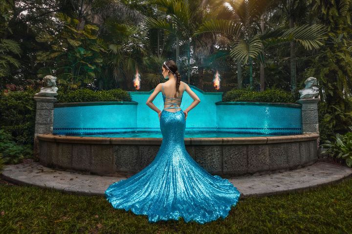 Quincea&ntilde;era photoshoot &mdash; turquoise mermaid dress fountain pool at Villa Turqueza, Miami Visions Photography