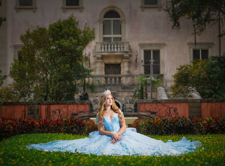 Quincea&ntilde;era photoshoot &mdash; ice blue gown courtyard fountain at Vizcaya Museum & Gardens, Miami Visions Photography