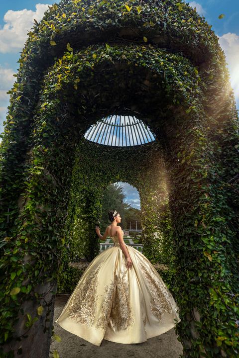 Quincea&ntilde;era photoshoot &mdash; gold gown ivy arch at Vizcaya Museum & Gardens, Miami Visions Photography